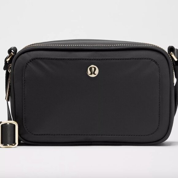 Lululemon Crossbody Camera Bag 2L - Picture 1 of 5